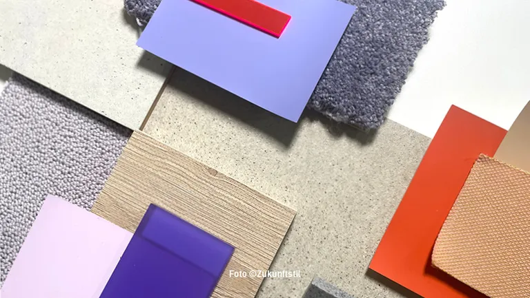 Collage aus Farbmustern in verschiedenen Materialitäten, die im Seminar "Farben, Materialien & Trendscouting" am 21.10.2026 der RAL Akademie eingesetzt werden