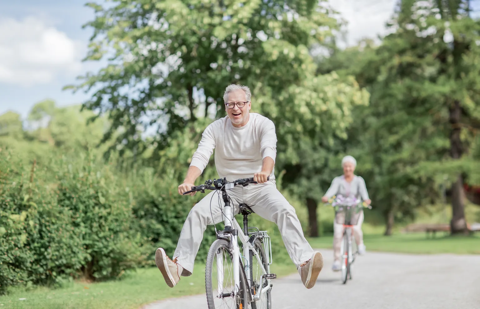 Rentner fahren Fahrrad