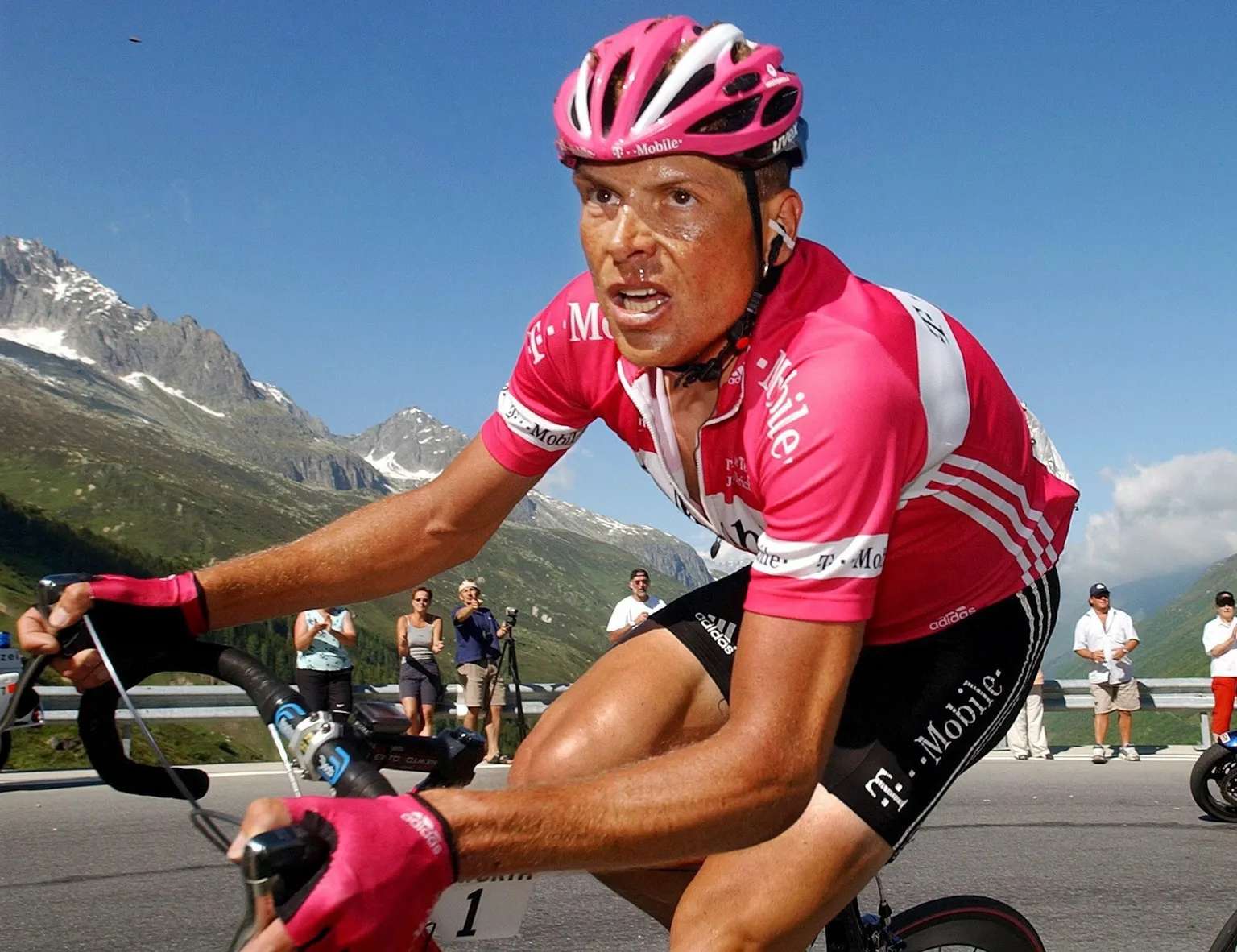Foto des Radsportlers Jan Ullrich auf seinem Rad