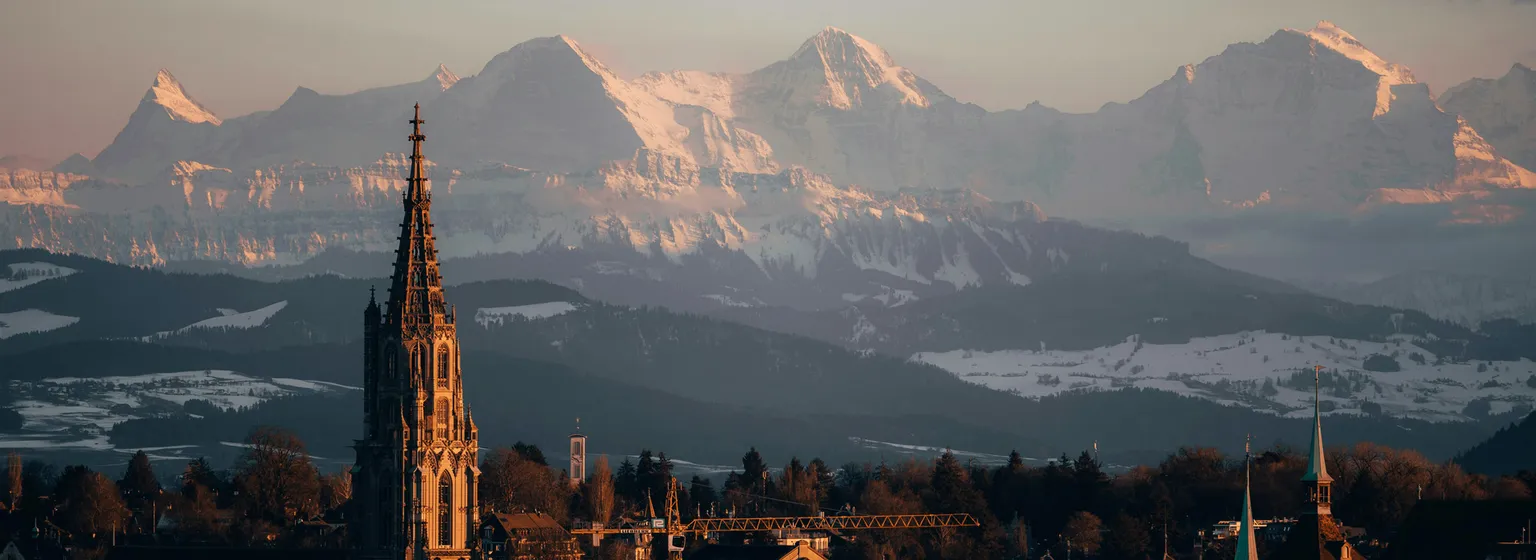 Weitsicht über Bern mit Bergen