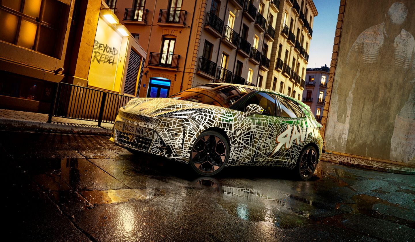 Der CUPRA Raval camouflaged