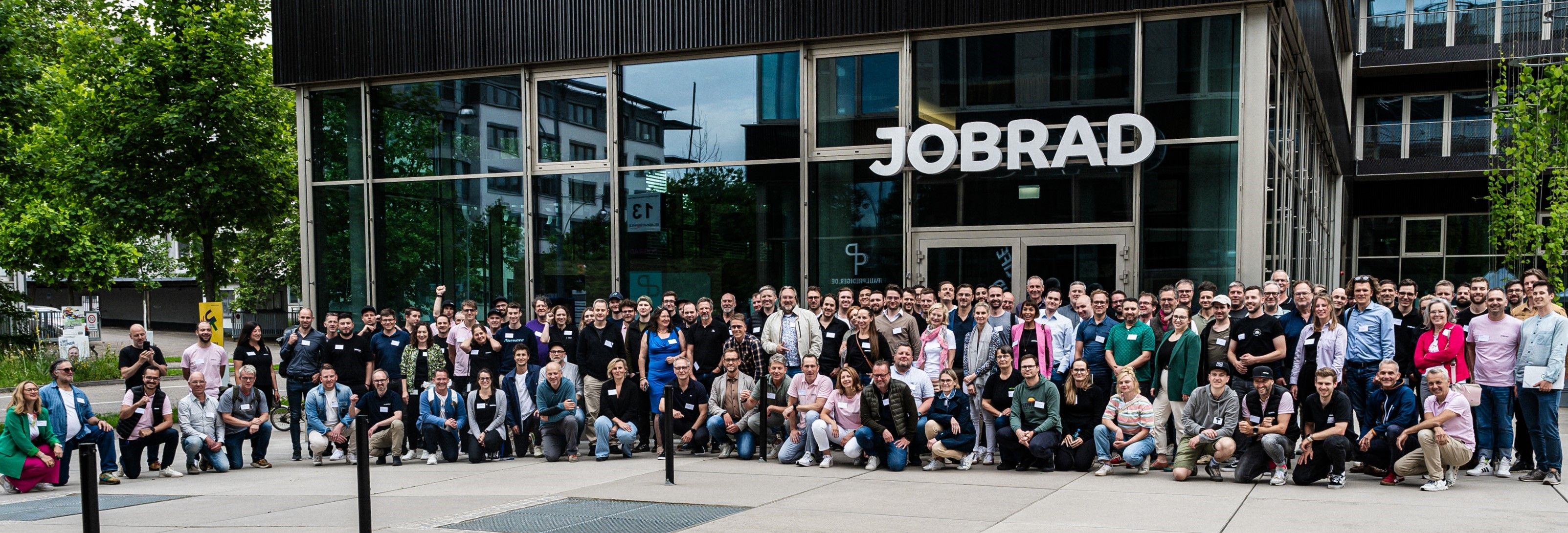 Gruppenbild mit Teilnehmenden des Events